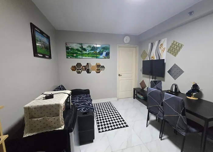 Monarch Parksuites - Balmoral Place Manila